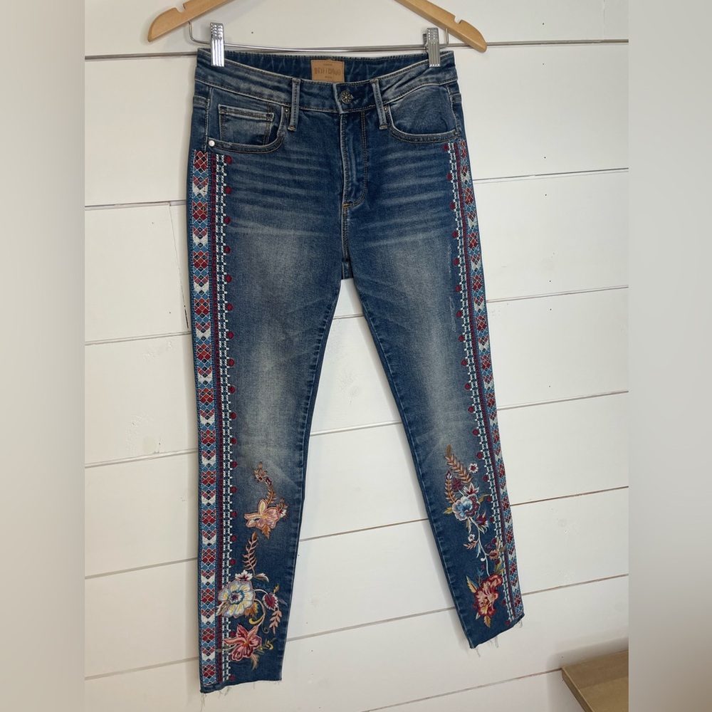 DRIFTWOOD Jackie Slim Jeans Southwest Embroidery Decals size 25 Women Denim Boho